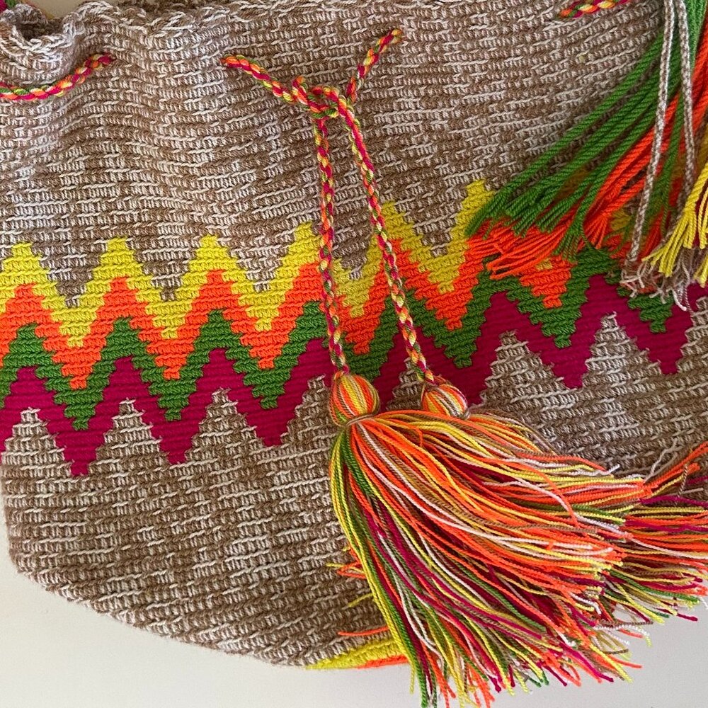 Wayuu Handmade Colombian Mochila , Crossbody bag, Crochet bag - Picture 2 of 4